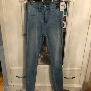 High rise skinny jeans. Abercrombie. Size 26. NWT.